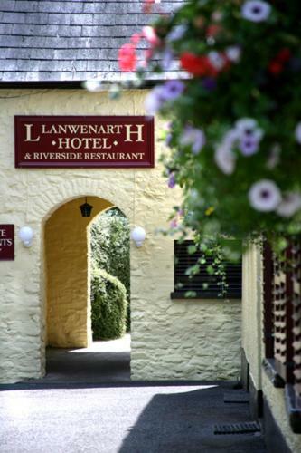 Llanwenarth Hotel And Riverside Restaurant アバーガベニー エクステリア 写真